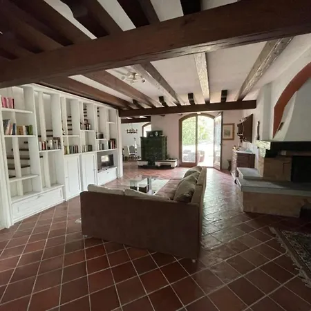 Villa Private Multi-family With Pool And Garden