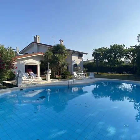 Private Multi-family With Pool And Garden *